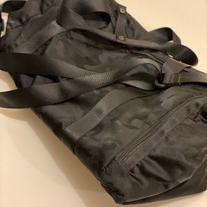 LuLu Lemon Duffle/Overnight Bag